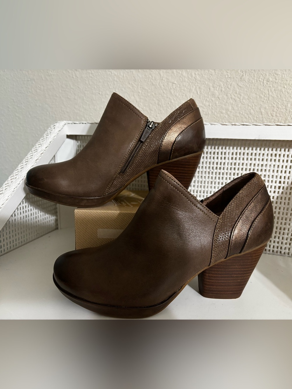 Dansko Marcia Brown Burnished Nubuck Leather Stacked Heel Ankle Booties Size 39